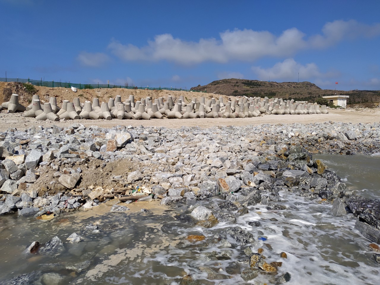 Đê biển huyện đảo biển Lý Sơn