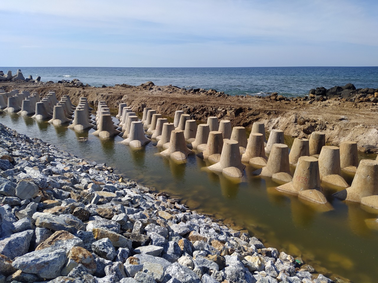 Đê biển huyện đảo biển Lý Sơn