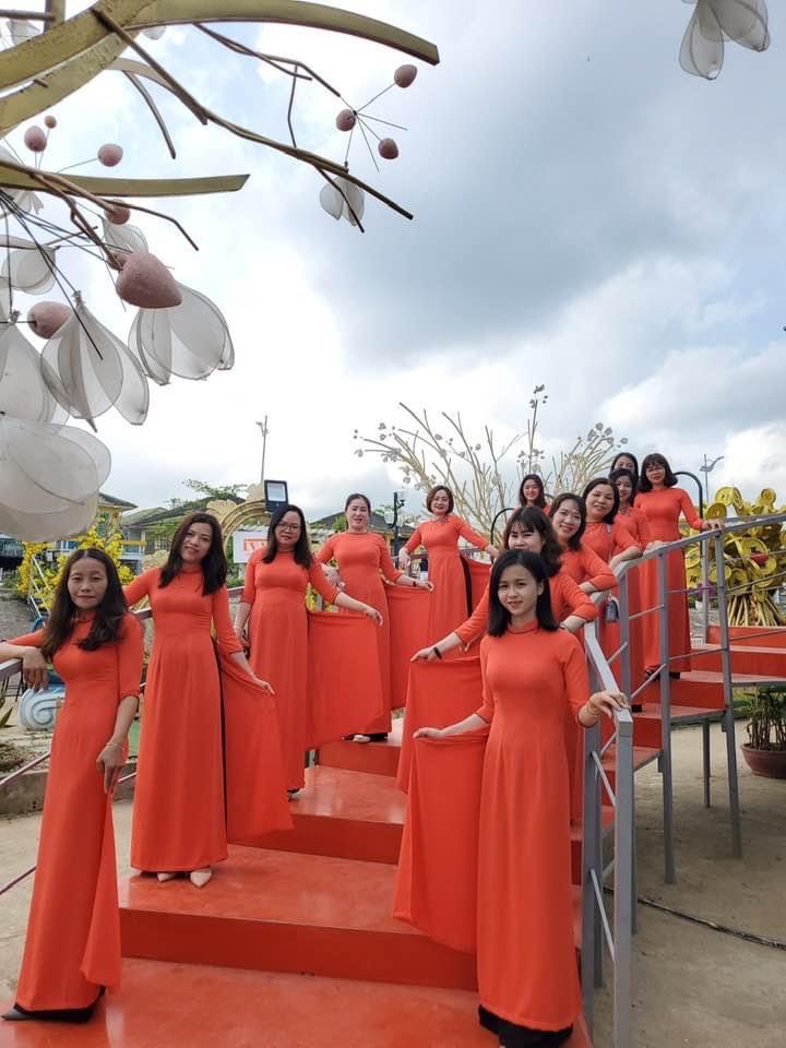 Đoàn thanh niên Hợp Nghĩa tổ chức tham quan du lịch ngày quốc tế phụ nữ 8-3-2021